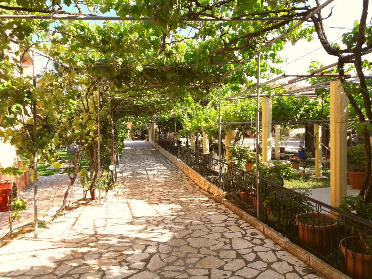 Bungalows Niki アカラヴィ エクステリア 写真