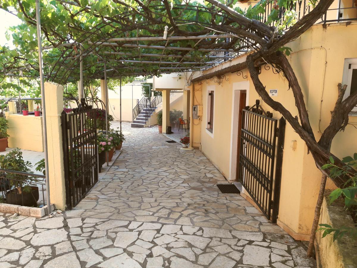 Bungalows Niki アカラヴィ エクステリア 写真